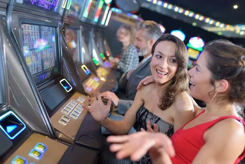 Spins VLT room and Smitty's Restaurant  — venue photo 5