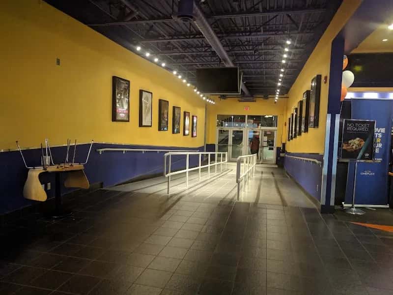 Cineplex VIP Lounge and Restaurant — venue photo 4
