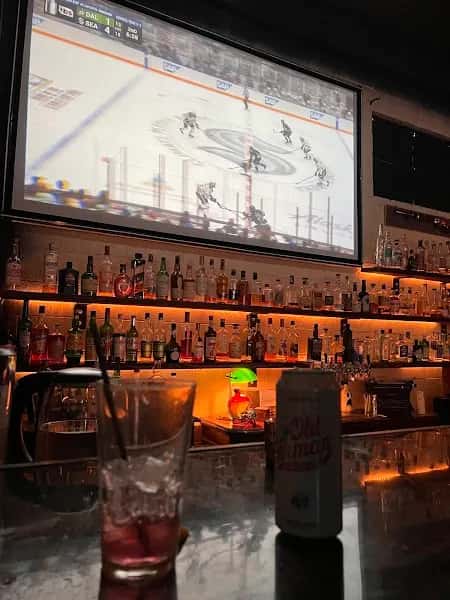 2 Fingers Social — venue photo 5