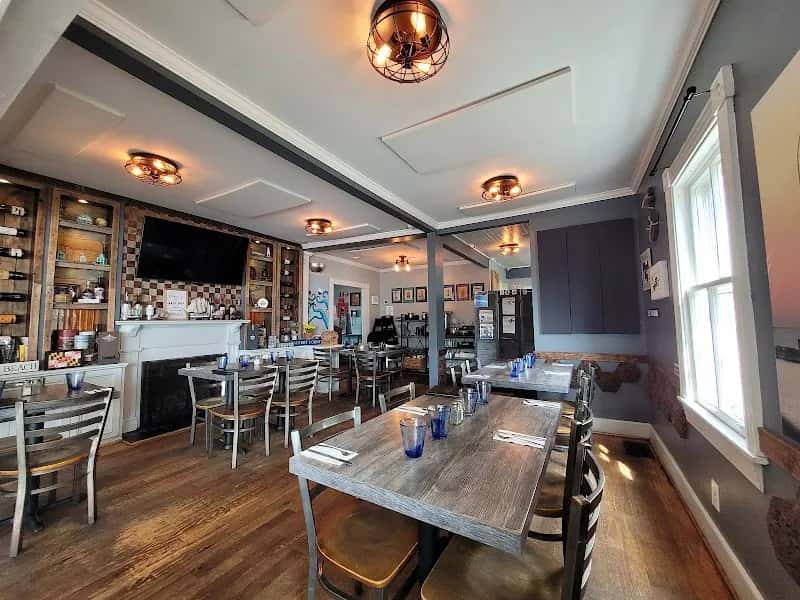 Hook & Vine Kitchen and Bar — venue photo 4