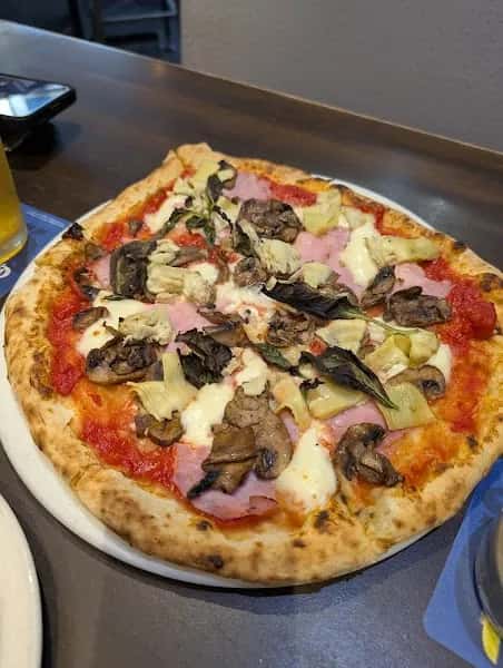 Famoso Neapolitan Pizzeria - Magrath — venue photo 3