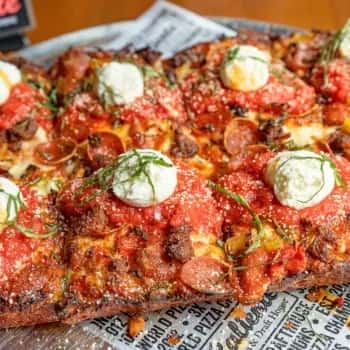 Caliente Pizza and Drafthouse — venue photo 4