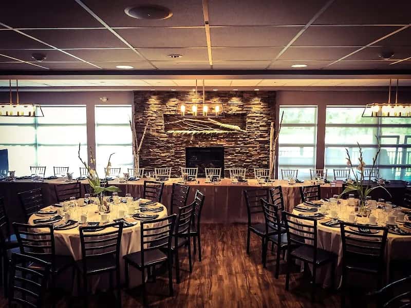 ALE - Amberwood Lounge & Eatery — venue photo 2