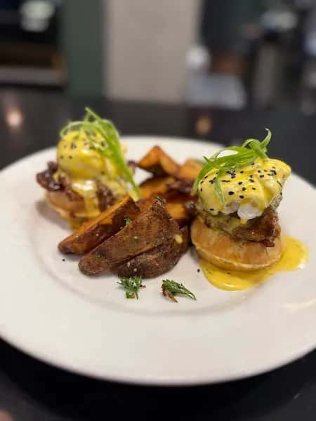 Crave Bistro & Bar — venue photo 2