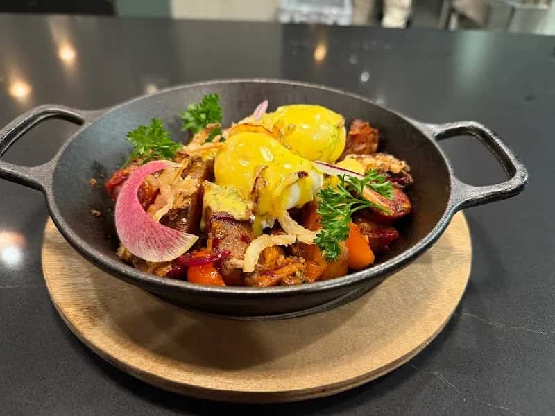 Crave Bistro & Bar — venue photo 4