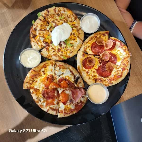 Boston Pizza Milton — venue photo 4