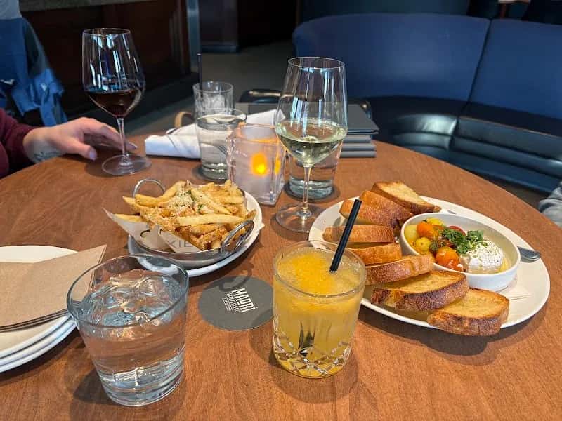 Moxies St Albert  — venue photo 3