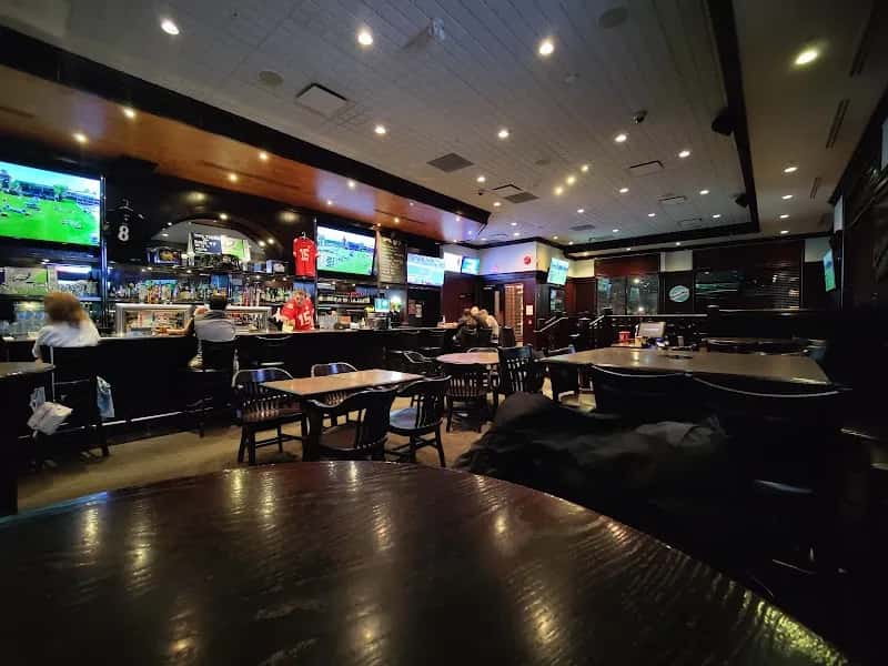 Samz Pub Port Coquitlam — venue photo 4