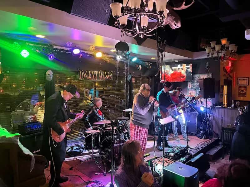Moose McGuire's @ Hunt Club — venue photo 4