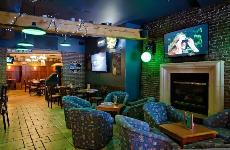 Finn's Irish Pub (Parktown Hotel) — venue photo 3