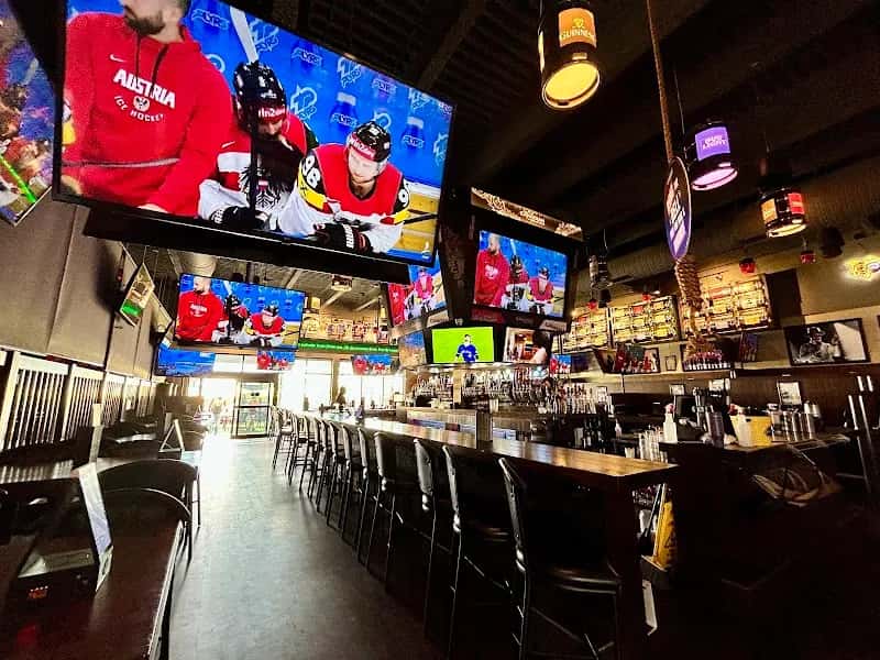 Canadian Brewhouse Manning — venue photo 4