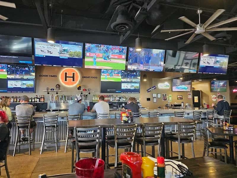 The Hub Grill & Bar - on Sossaman Rd - Mesa — venue photo 4
