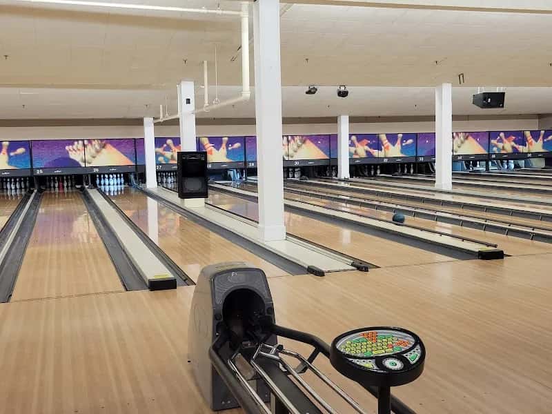 Levittown Lanes Bar & Grill — venue photo 2