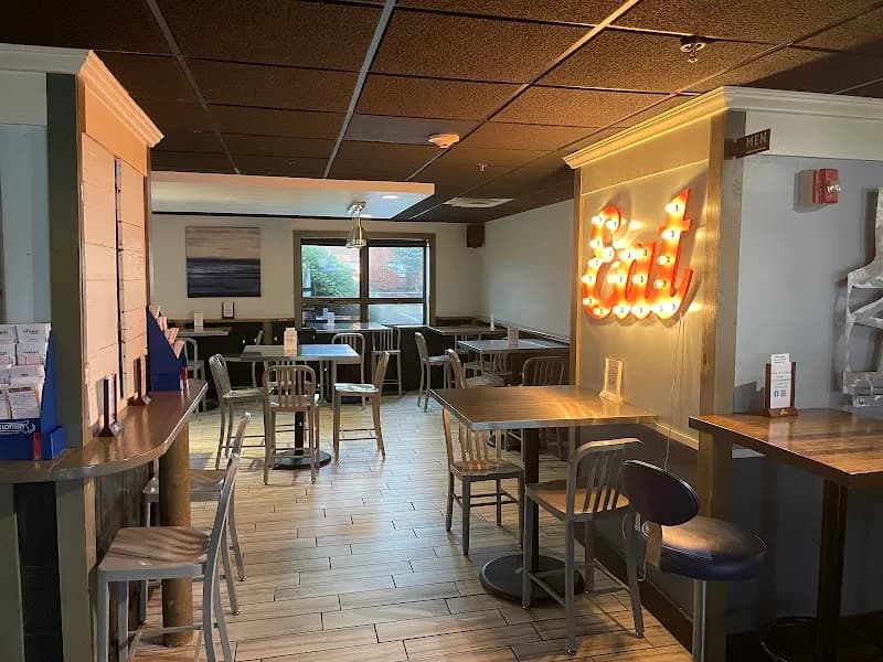 Waves Restaurant & Bar/Lakeside Inn — venue photo