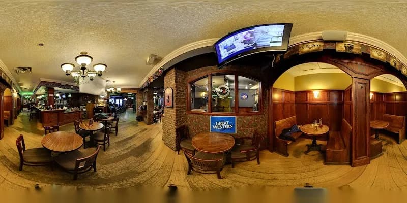 Finn's Irish Pub (Parktown Hotel) — venue photo